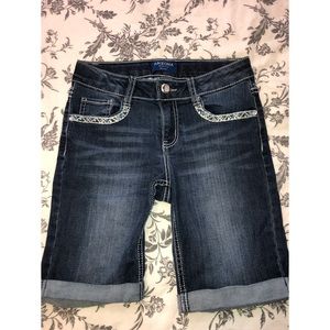 🦋 Girl’s Embroidered Denim Bermuda Shorts 🦋